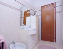 wall, indoor, sink, bathroom, plumbing fixture, shower, bathtub, tap, bathroom accessory, mirror